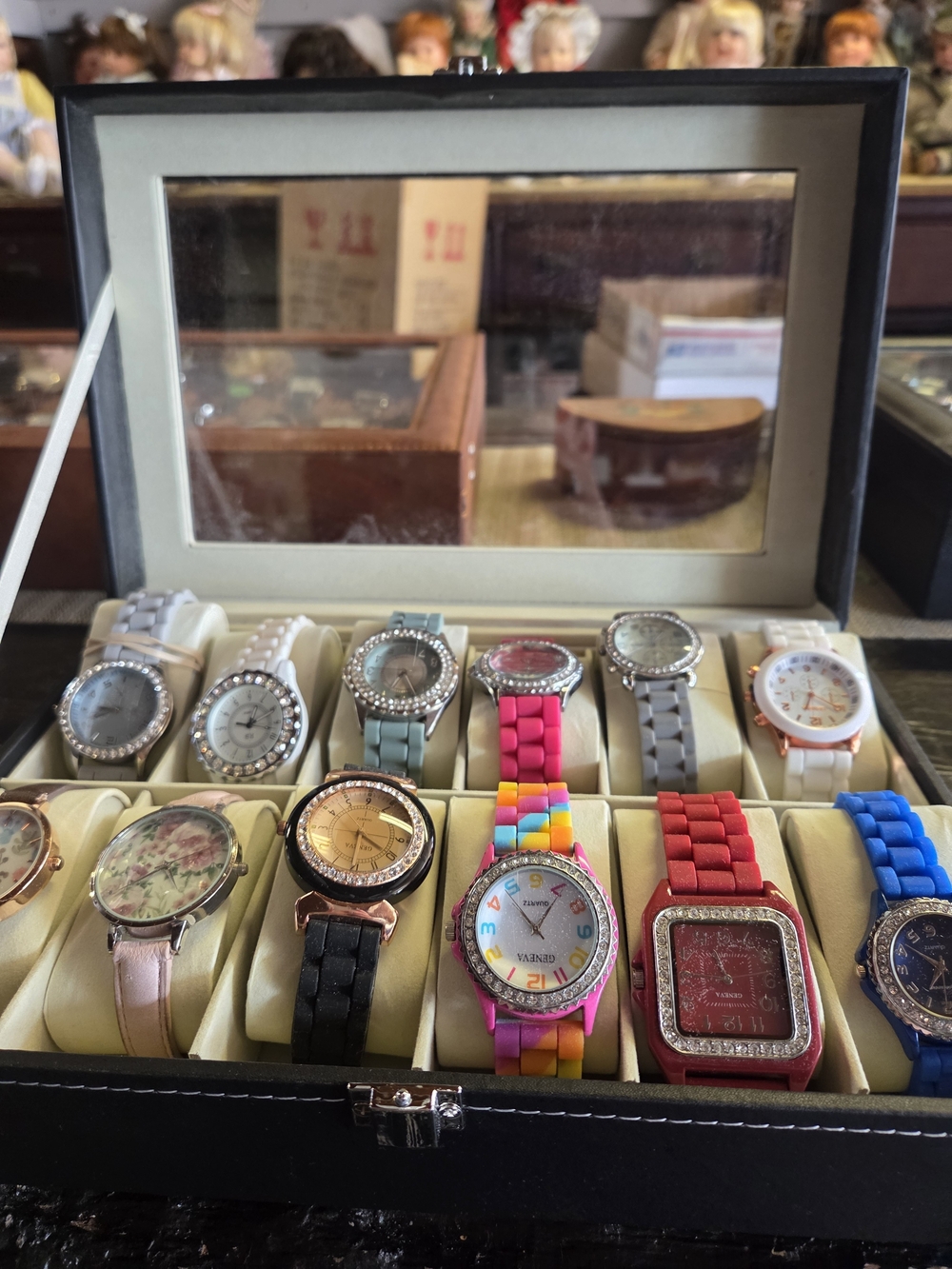 STORAGE BOX PU LEATHER WITH 12 Colorful Silicone Band Fashion Watches